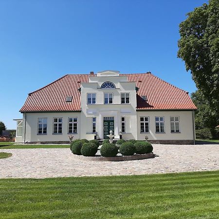 Gutshaus Neu Farpen Hotel Neuburg  Exterior photo